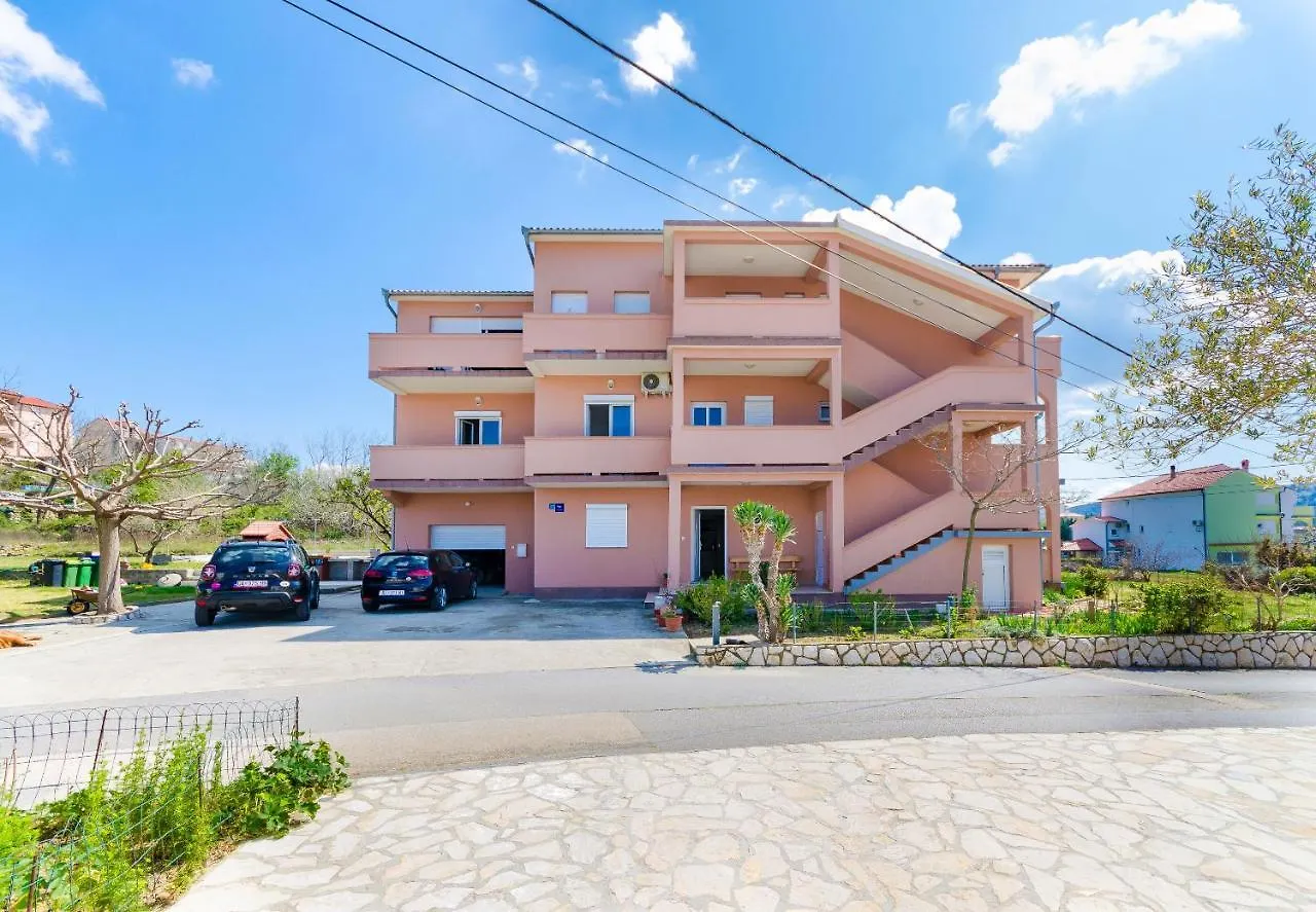 Apartments And Room Ljubica Lopar