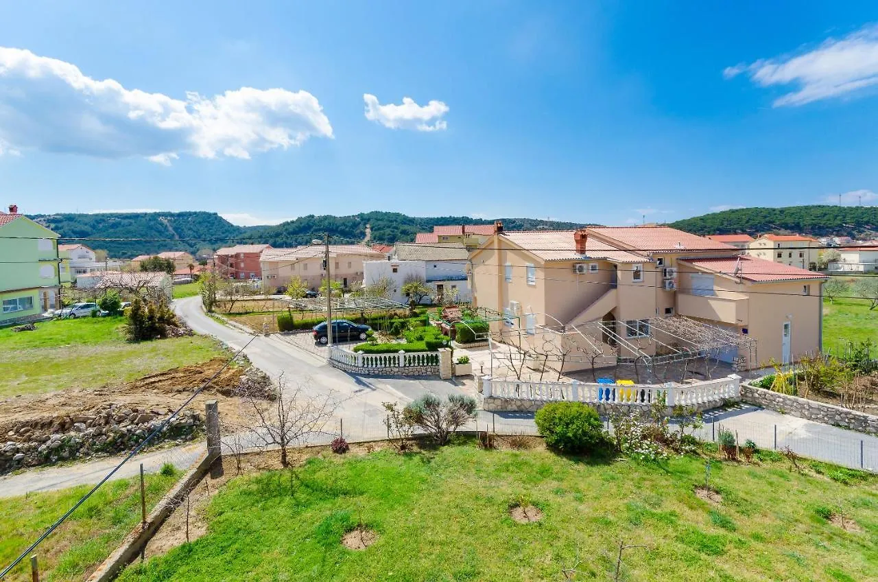 Apartments And Room Ljubica Lopar