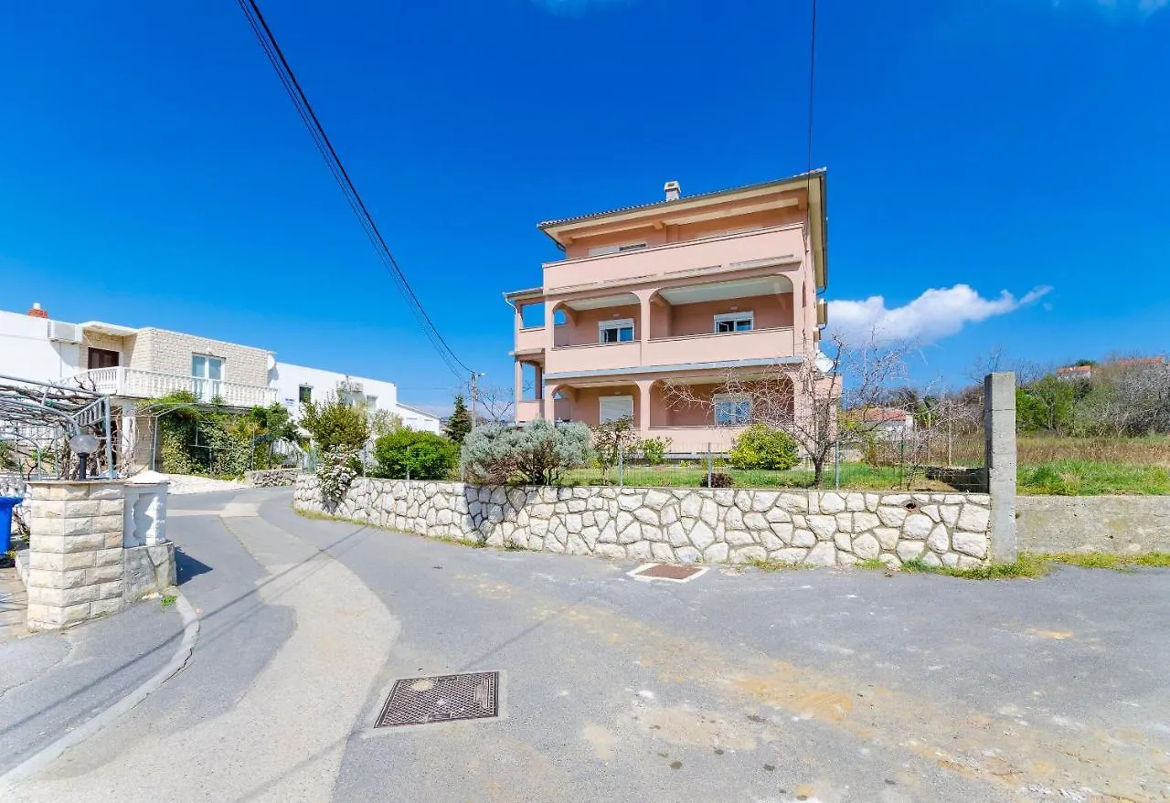 Apartments And Room Ljubica Lopar