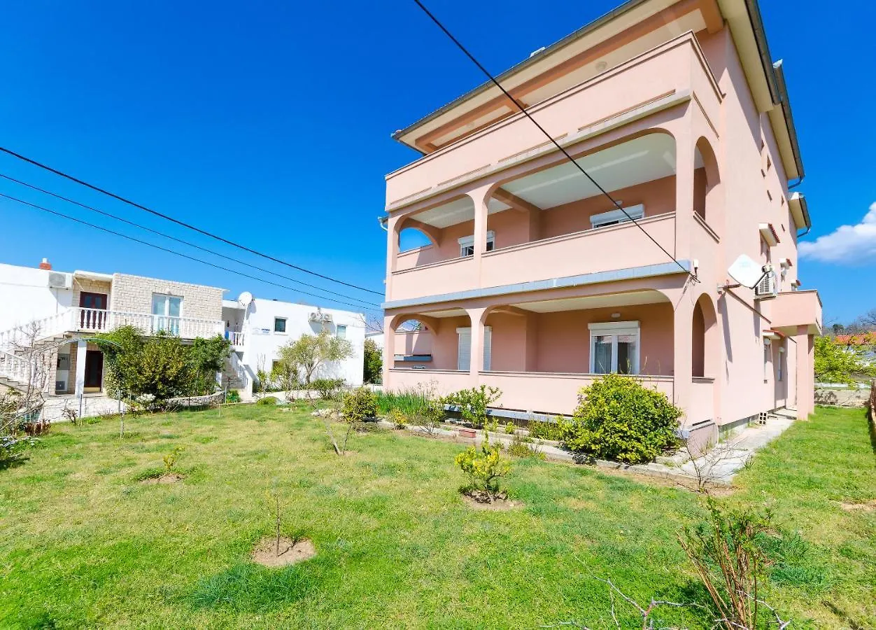 Apartments And Room Ljubica Lopar 0*,