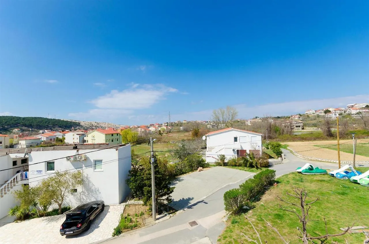 Apartments And Room Ljubica Lopar