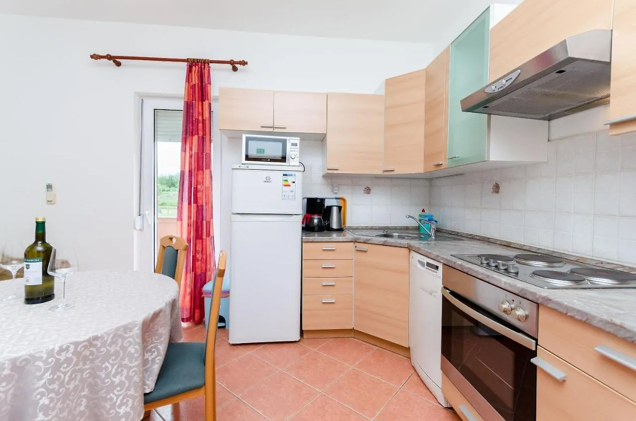 Apartments And Room Ljubica Lopar