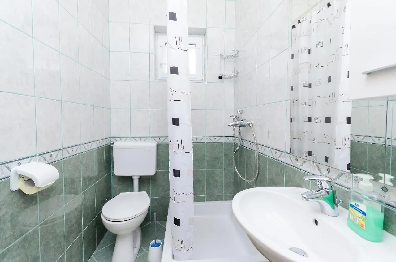 Apartments And Room Ljubica Lopar