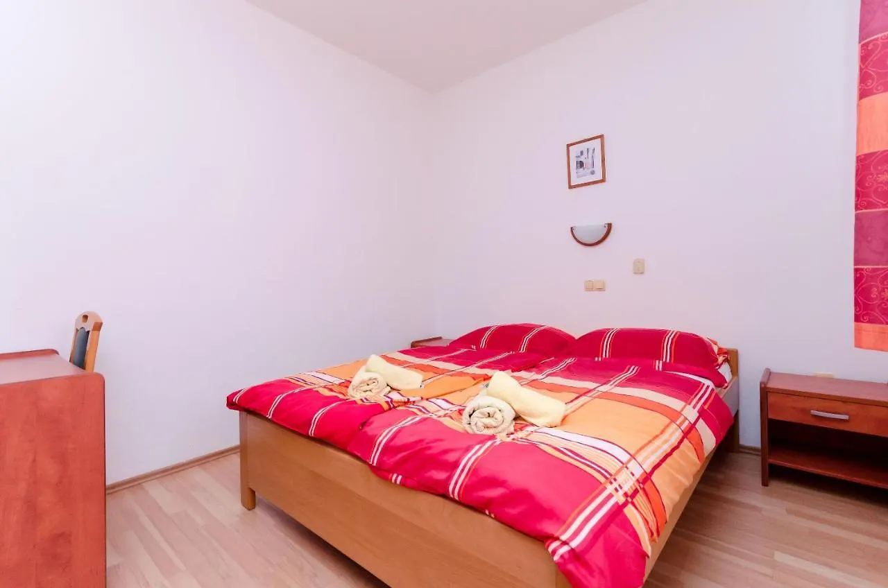 Apartments And Room Ljubica Lopar