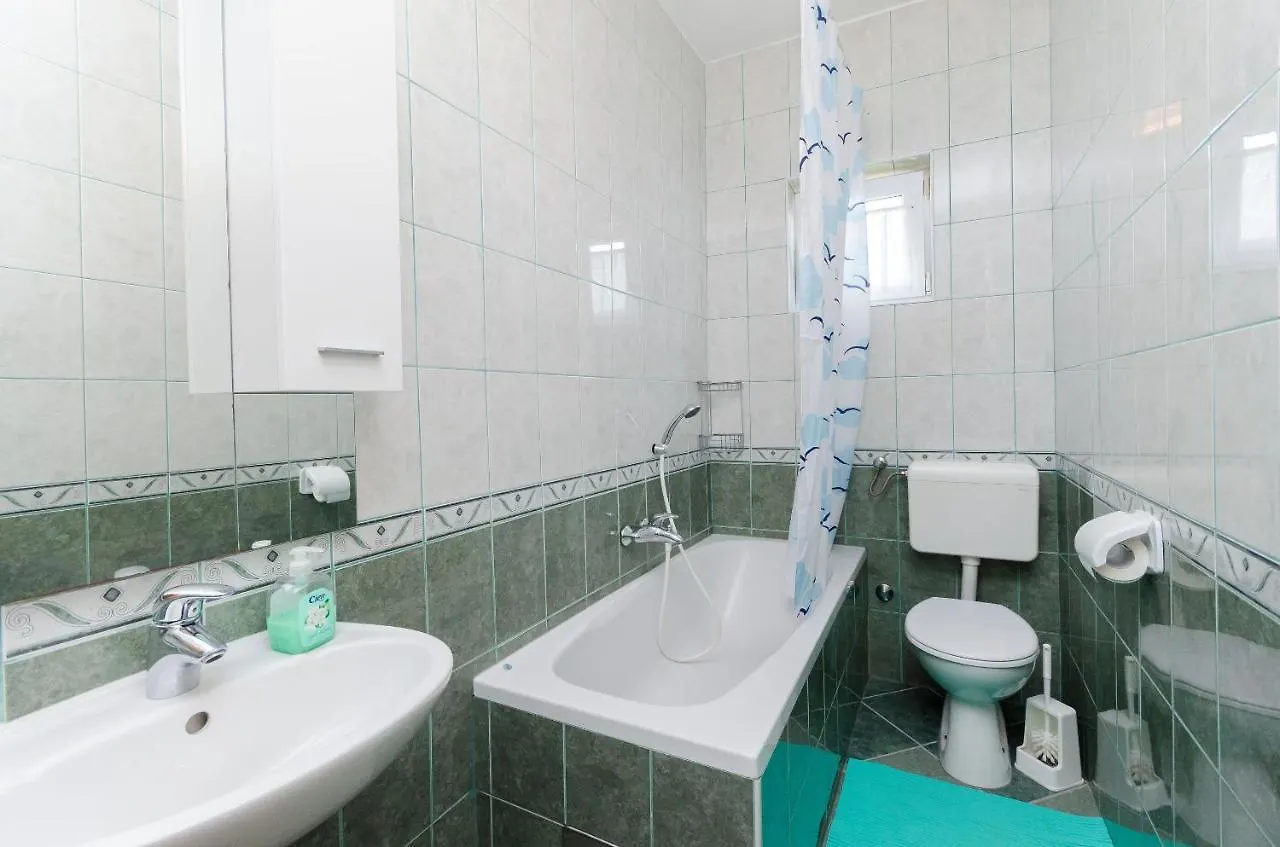 Apartments And Room Ljubica Lopar