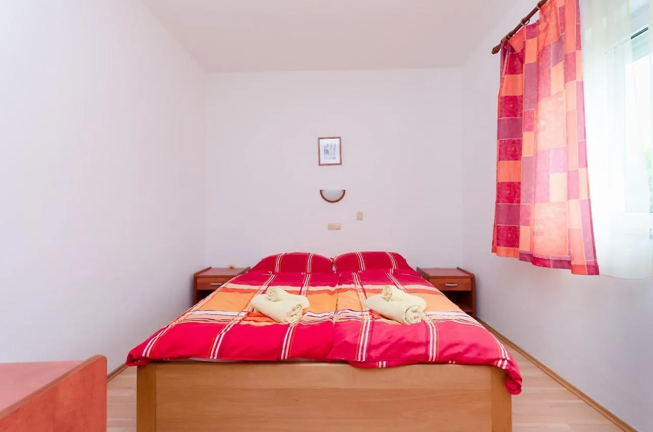 Apartments And Room Ljubica Lopar