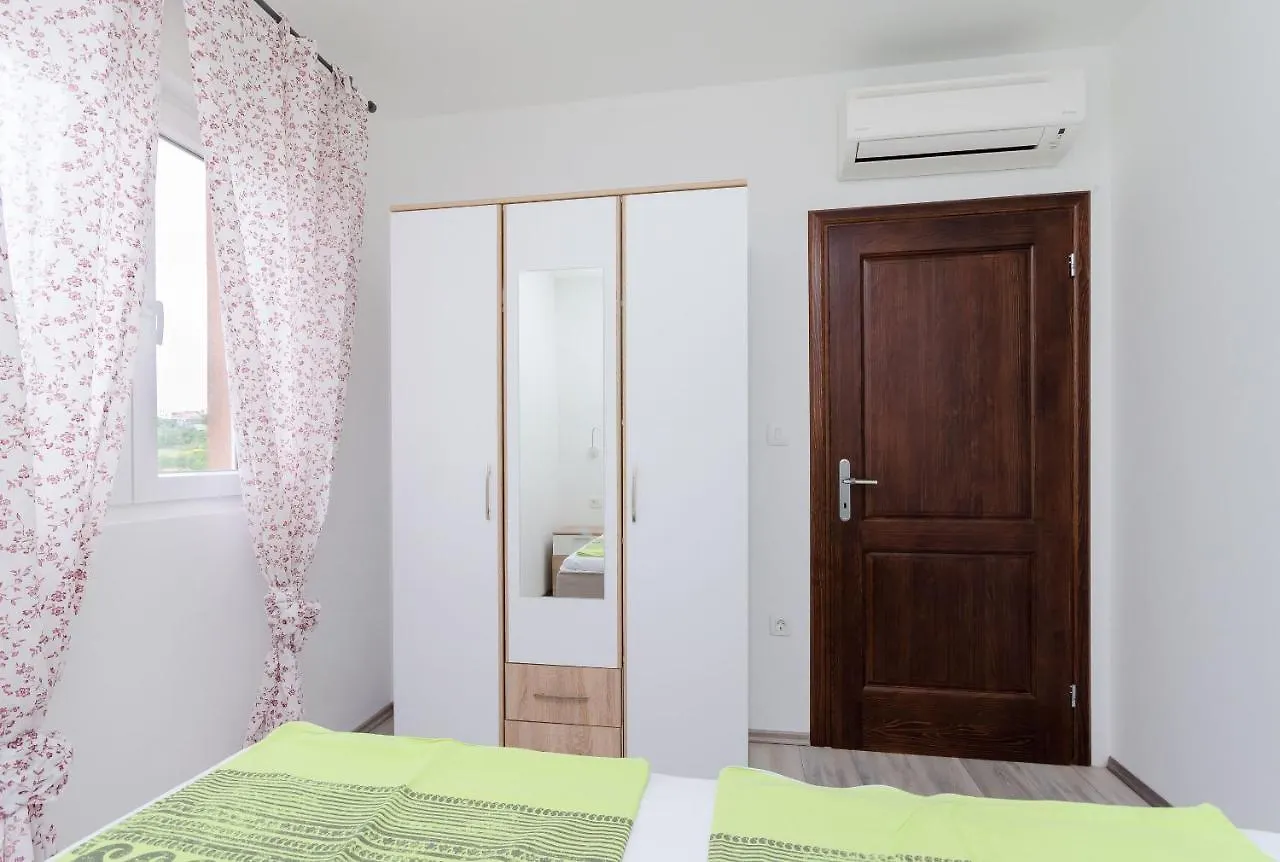 Apartments And Room Ljubica Lopar Croatia