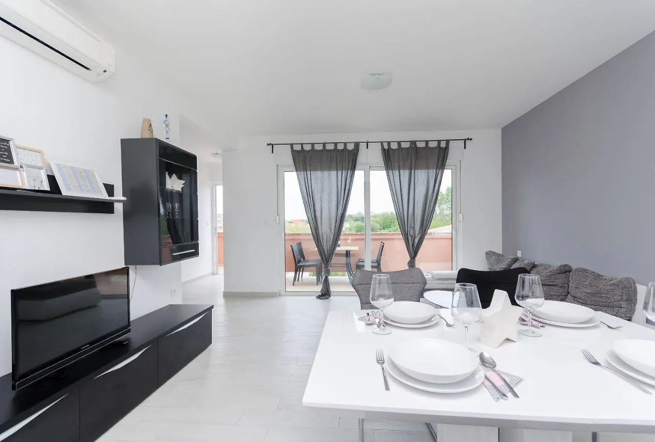 Apartments And Room Ljubica Lopar
