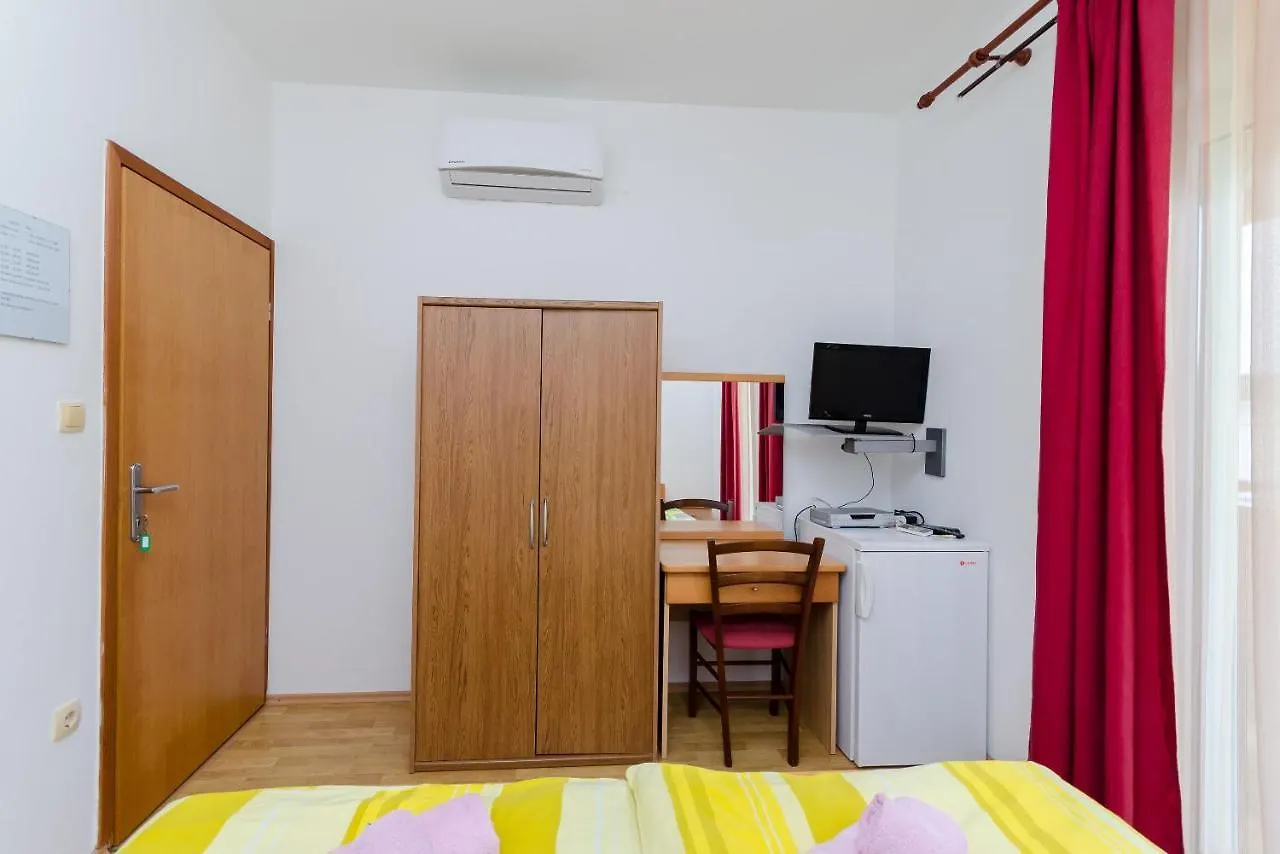 Apartments And Room Ljubica Lopar