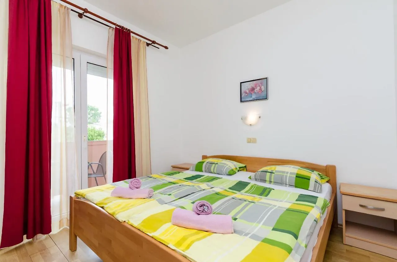 Apartments And Room Ljubica Lopar