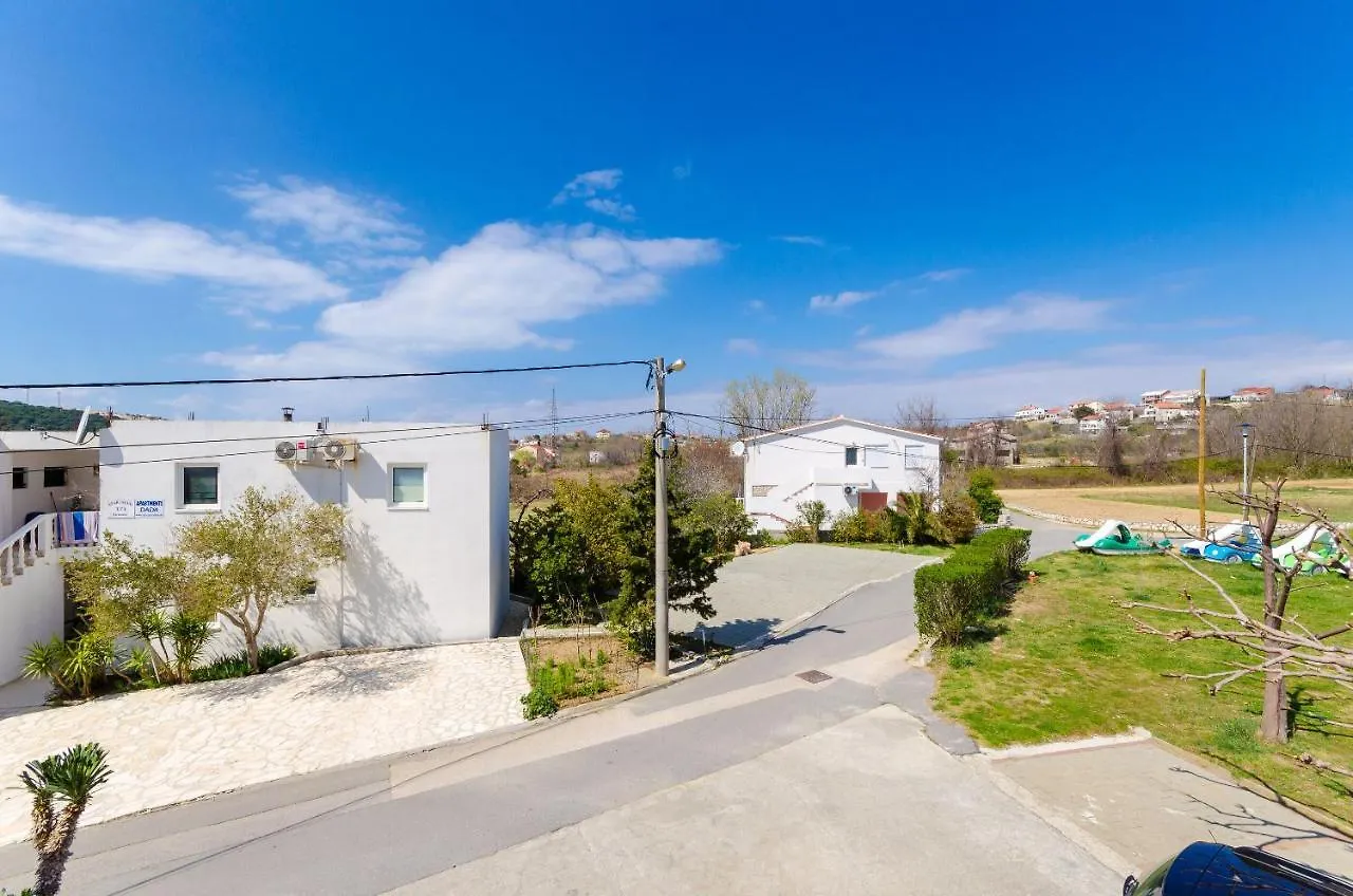 Apartments And Room Ljubica Lopar
