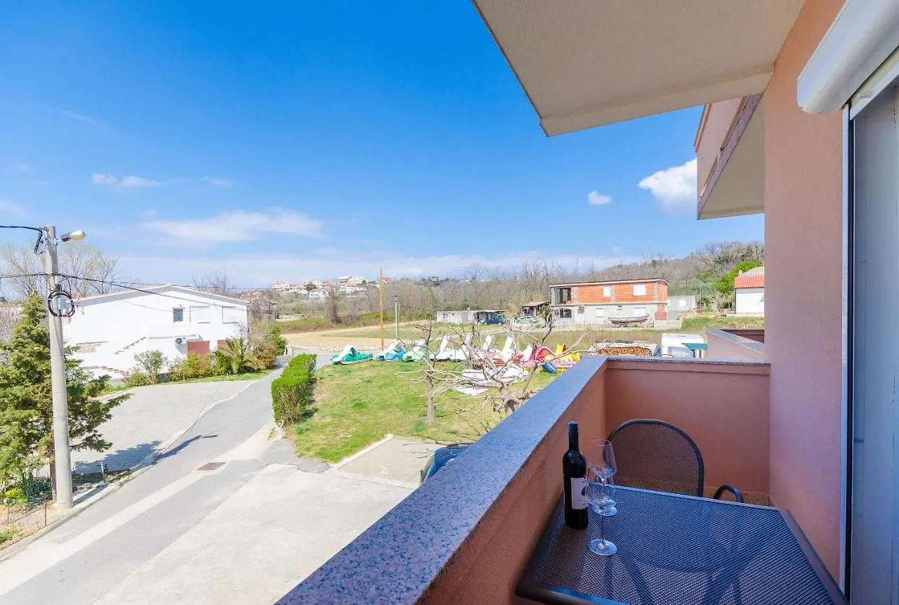Apartments And Room Ljubica Lopar