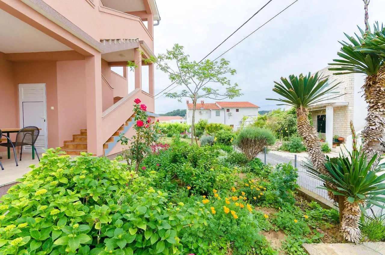 Apartments And Room Ljubica Lopar