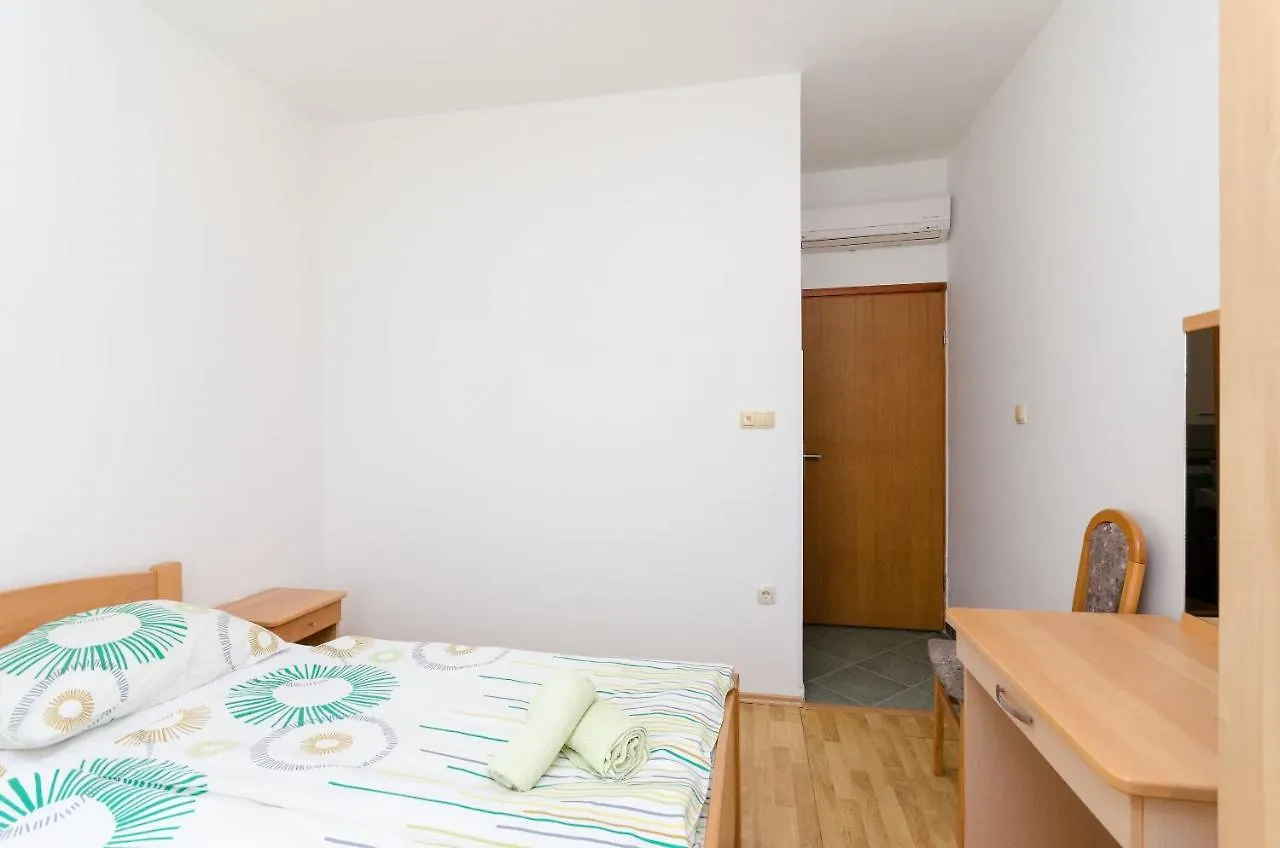 Apartments And Room Ljubica Lopar